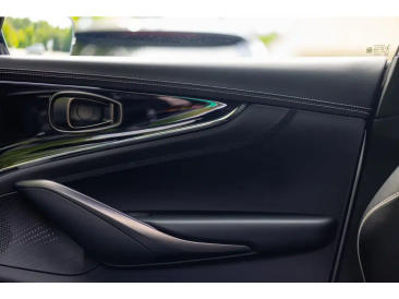 Aston Martin DBX 707 — photo 19