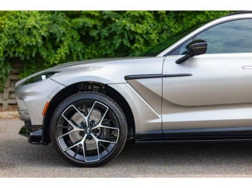 Aston Martin DBX 707 — photo 28