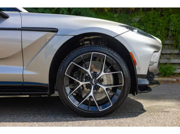 Aston Martin DBX 707 — photo 39