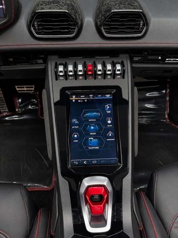 Lamborghini Huracán Spyder EVO RWD — photo 27