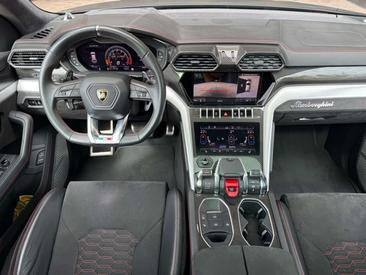 Lamborghini Urus — photo 18