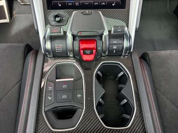 Lamborghini Urus — photo 21