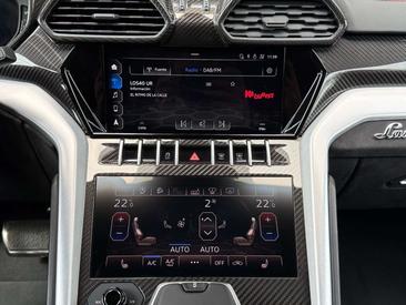 Lamborghini Urus — photo 24