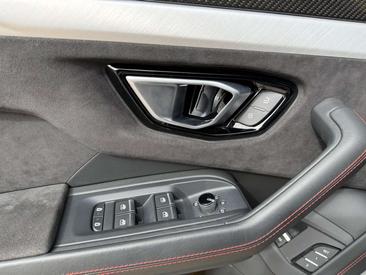 Lamborghini Urus — photo 28