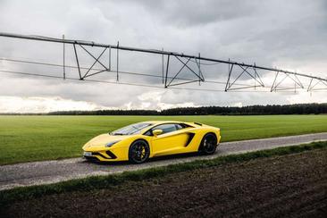 Lamborghini Aventador S — photo 11