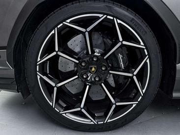 Lamborghini Urus Performante — photo 7