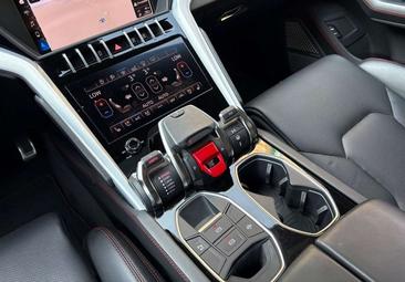 Lamborghini Urus — photo 9