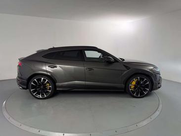 Lamborghini Urus — photo 2