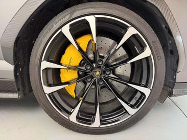 Lamborghini Urus — photo 11