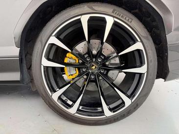 Lamborghini Urus — photo 12