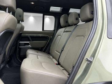 Land Rover Defender 110 P400e — photo 3