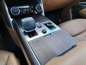 Land Rover Range Rover P440e — photo 9
