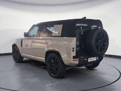 Land Rover Defender P635