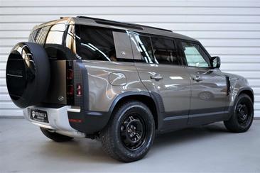 Land Rover Defender 90 D250 MHEV — photo 4
