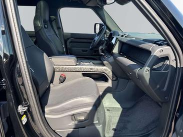 Land Rover Defender P635 — photo 9