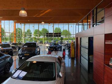 Land Rover Defender 110 P400e — photo 21