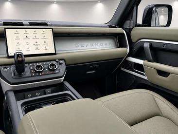 Land Rover Defender 110 P400e — photo 22