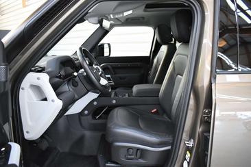 Land Rover Defender 90 D250 MHEV — photo 9