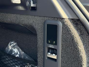 Land Rover Range Rover P460e — photo 10
