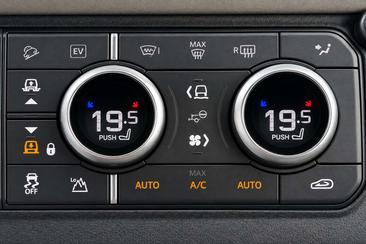 Land Rover Defender 110 P400e — photo 23