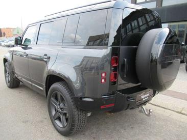 Land Rover Defender 110 P400e — photo 7