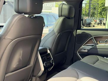 Land Rover Range Rover P460e — photo 11