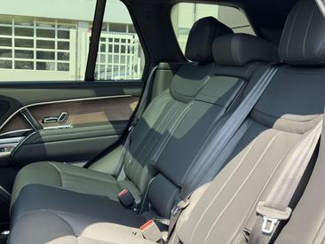 Land Rover Range Rover P460e — photo 12