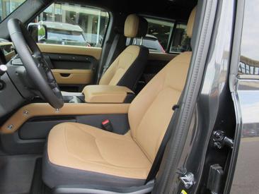 Land Rover Defender 110 P400e — photo 8