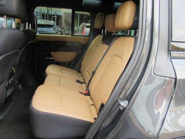 Land Rover Defender 110 P400e — photo 9