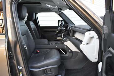 Land Rover Defender 90 D250 MHEV — photo 11