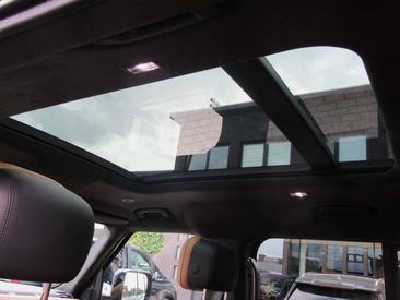 Land Rover Defender 110 P400e — photo 11