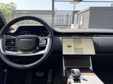 Land Rover Range Rover P460e — photo 15