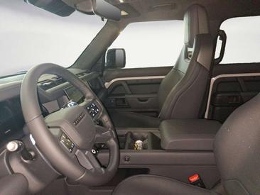 Land Rover Defender P635 — photo 9