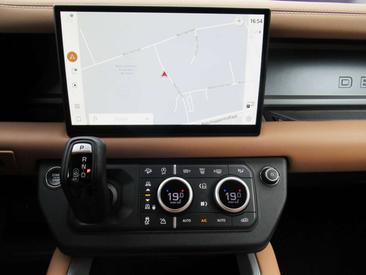 Land Rover Defender 110 P400e — photo 12