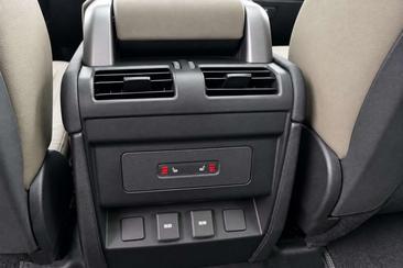 Land Rover Defender 110 P400e — photo 25