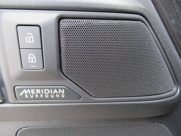 Land Rover Defender 110 P400e — photo 14