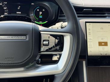 Land Rover Range Rover P460e — photo 18