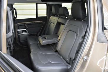 Land Rover Defender 90 D250 MHEV — photo 14