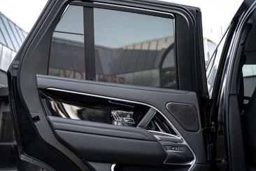 Land Rover Range Rover P550e — photo 12