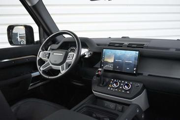 Land Rover Defender 90 D250 MHEV — photo 15