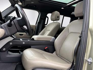 Land Rover Defender 110 P400e — photo 28