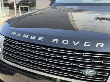 Land Rover Range Rover P460e — photo 30