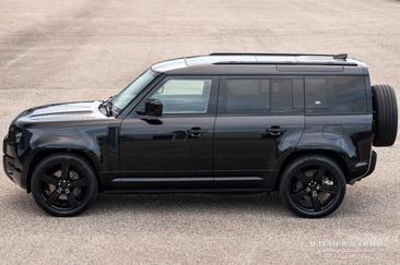Land Rover Defender 110 P400e — photo 8
