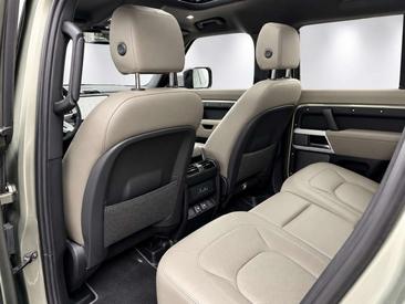 Land Rover Defender 110 P400e — photo 31