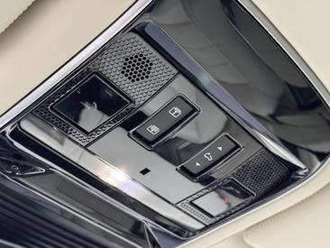 Land Rover Range Rover P440e — photo 9