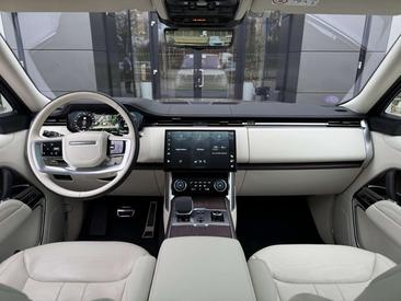 Land Rover Range Rover P440e — photo 11