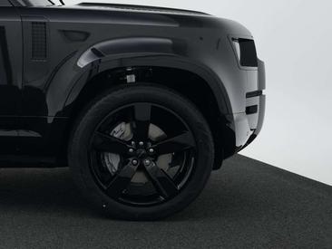 Land Rover Defender 110 P300e — photo 9