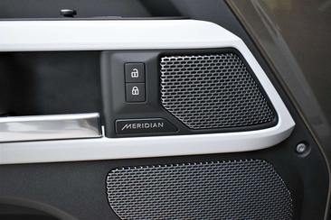 Land Rover Defender 90 D250 MHEV — photo 23