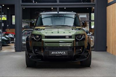 Land Rover Defender 110 P300e