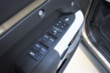 Land Rover Defender 90 D250 MHEV — photo 24